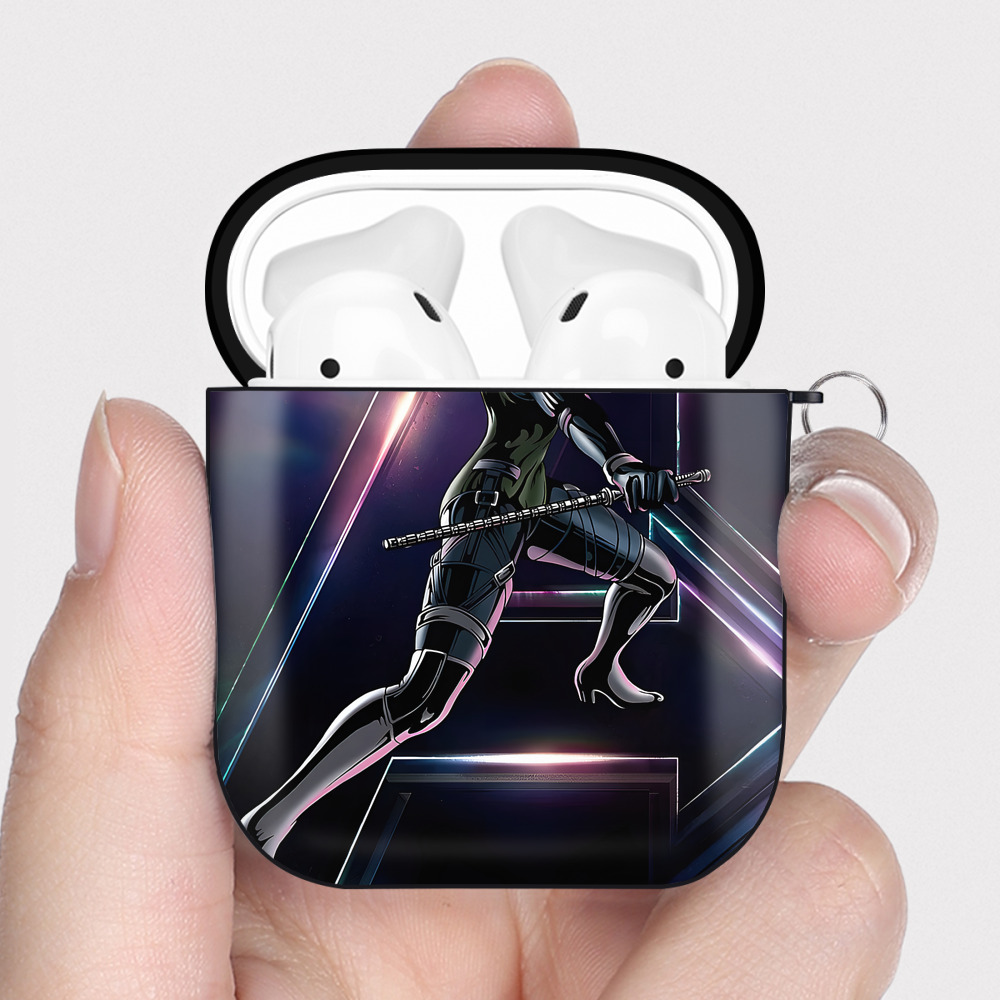 （画像用） アベンジャーズ The Avengers AirPods 第2世代保護ケース ハードシェル ブラック 耐衝撃・防指紋・カラビナ付き