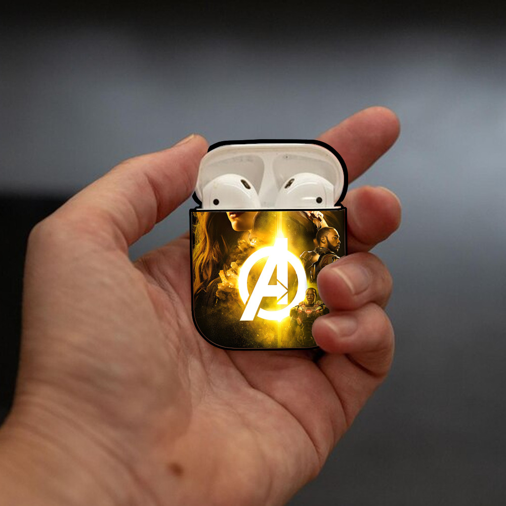 アベンジャーズ The Avengers AirPods 第2世代保護ケース ハードシェル ブラック 耐衝撃・防指紋・カラビナ付き