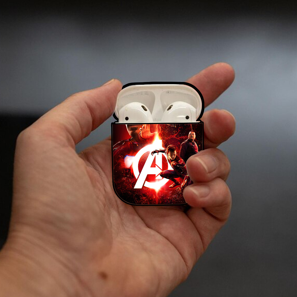 アベンジャーズ The Avengers AirPods 第2世代保護ケース ハードシェル ブラック 耐衝撃・防指紋・カラビナ付き