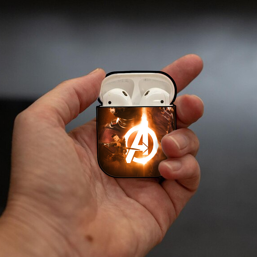 アベンジャーズ The Avengers AirPods 第2世代保護ケース ハードシェル ブラック 耐衝撃・防指紋・カラビナ付き