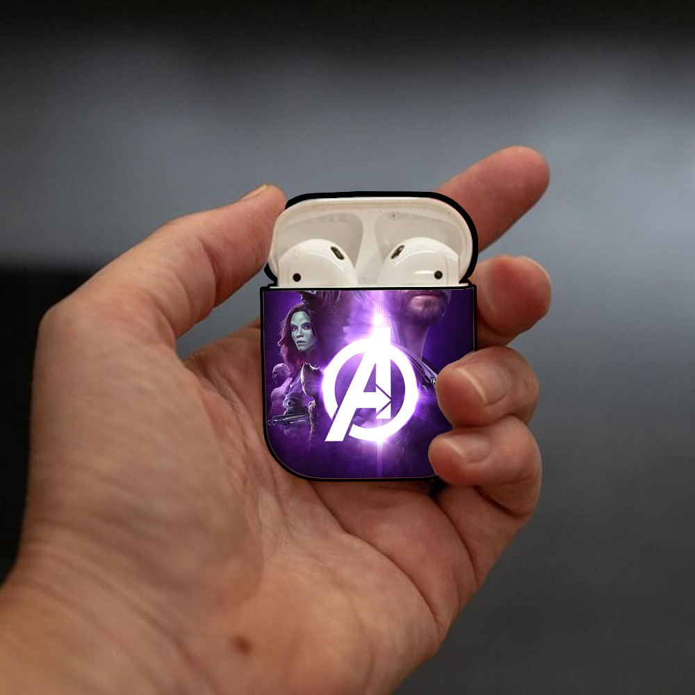 アベンジャーズ The Avengers AirPods 第2世代保護ケース ハードシェル ブラック 耐衝撃・防指紋・カラビナ付き