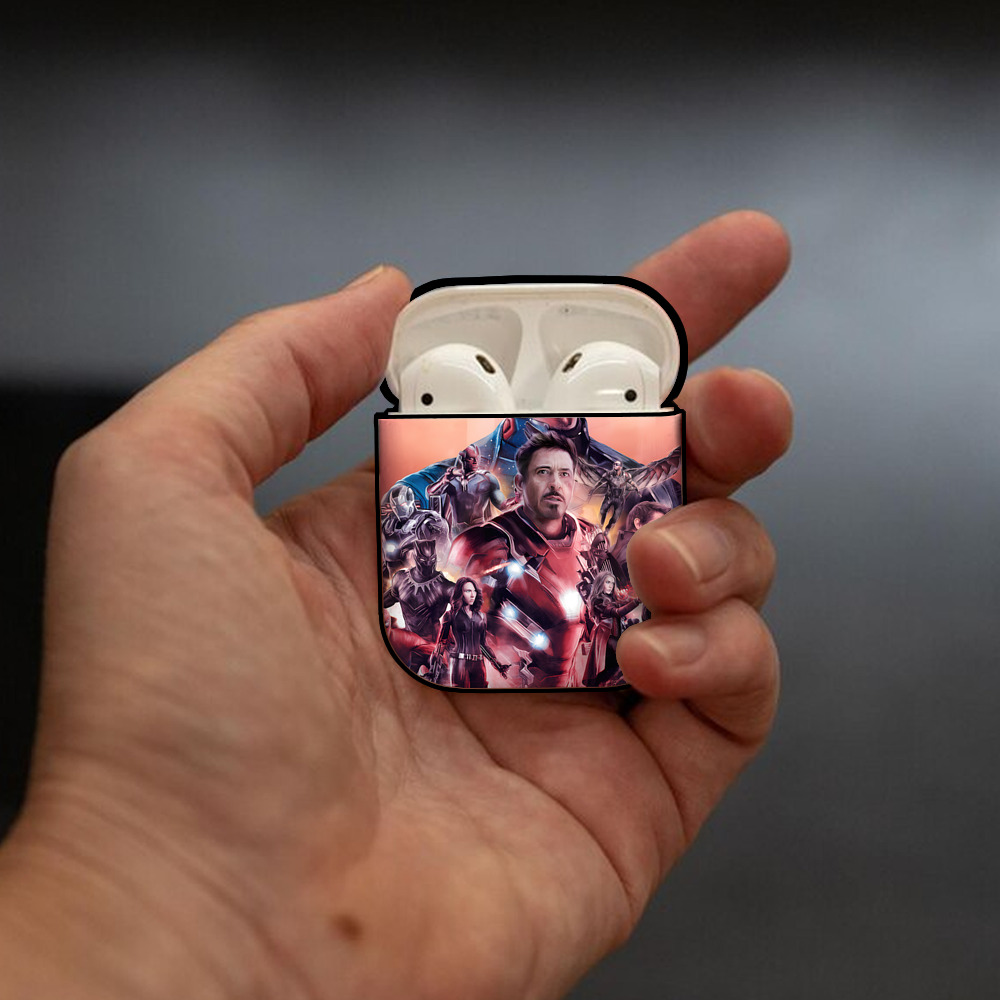 アベンジャーズ The Avengers AirPods 第2世代保護ケース ハードシェル ブラック 耐衝撃・防指紋・カラビナ付き
