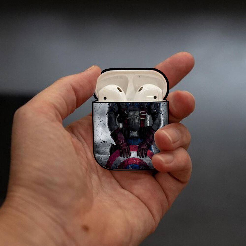 アベンジャーズ The Avengers AirPods 第2世代保護ケース ハードシェル ブラック 耐衝撃・防指紋・カラビナ付き