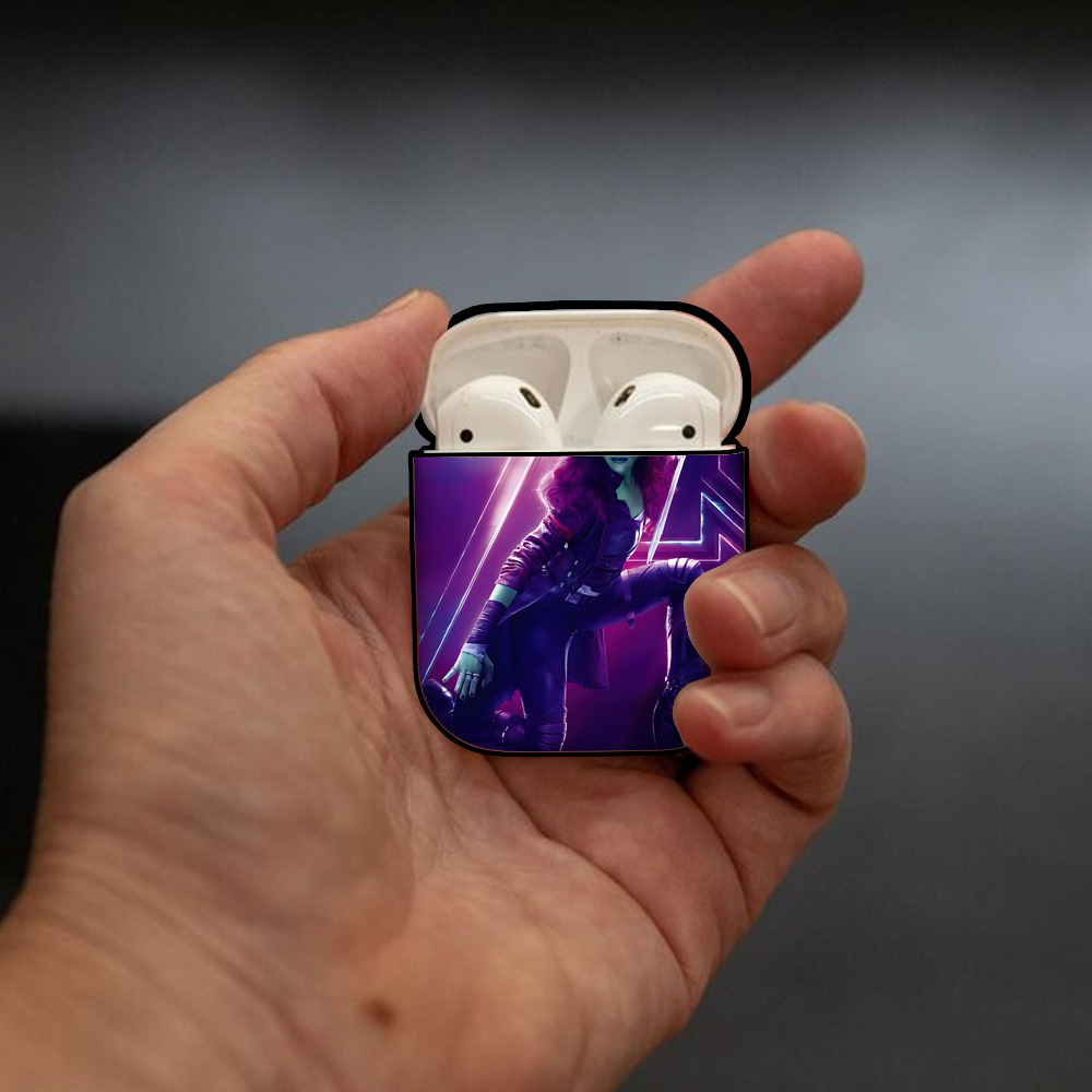 アベンジャーズ The Avengers AirPods 第2世代保護ケース ハードシェル ブラック 耐衝撃・防指紋・カラビナ付き