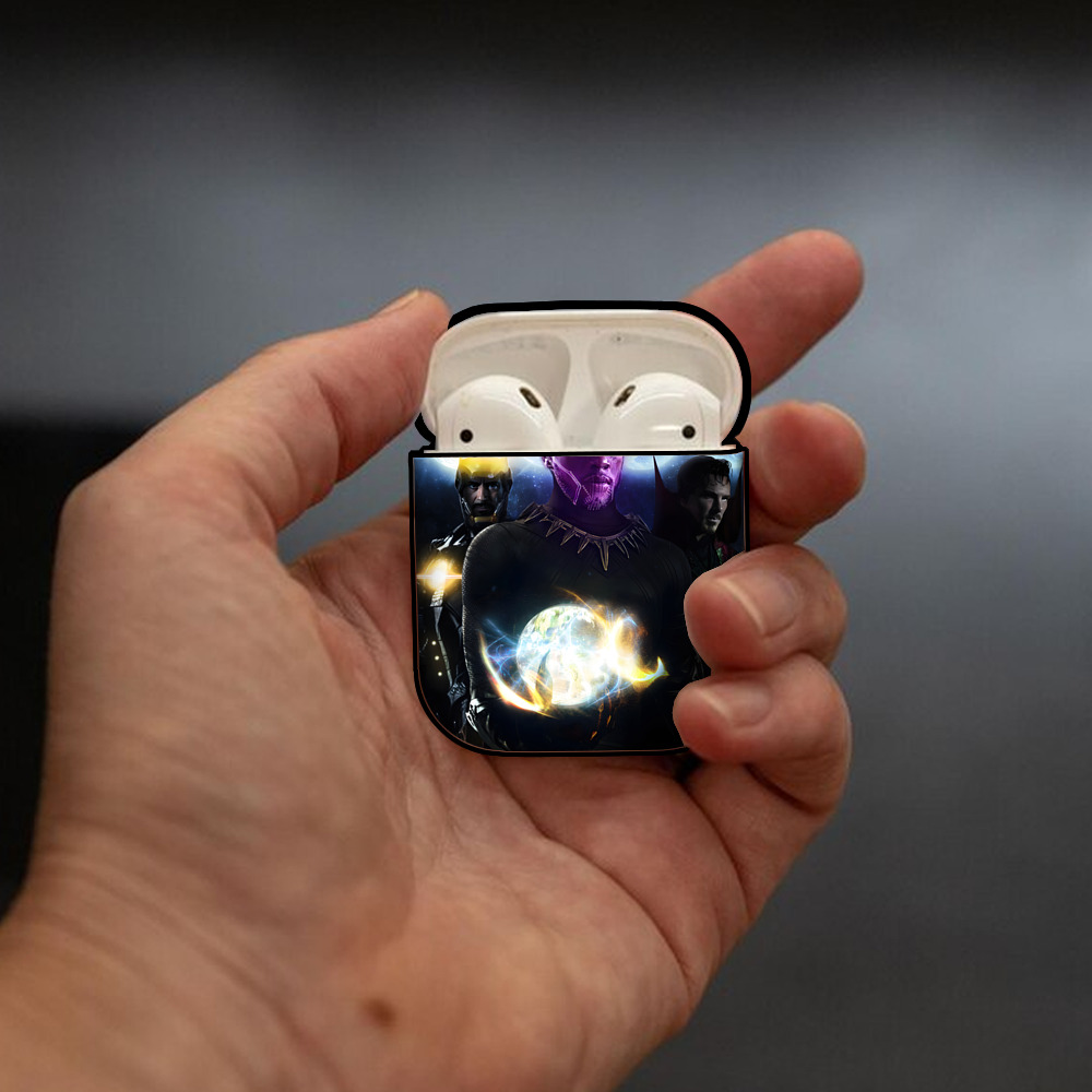 アベンジャーズ The Avengers AirPods 第2世代保護ケース ハードシェル ブラック 耐衝撃・防指紋・カラビナ付き