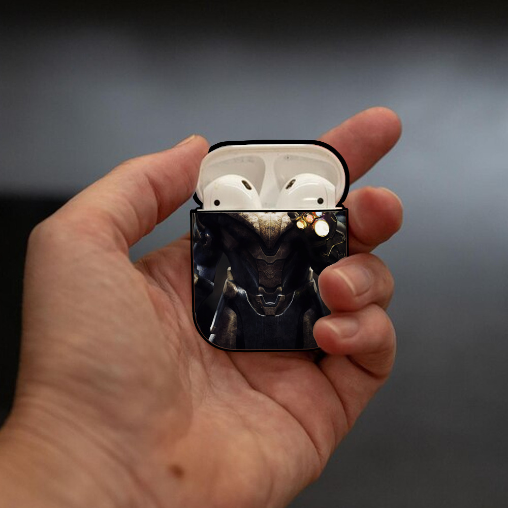 アベンジャーズ The Avengers AirPods 第2世代保護ケース ハードシェル ブラック 耐衝撃・防指紋・カラビナ付き