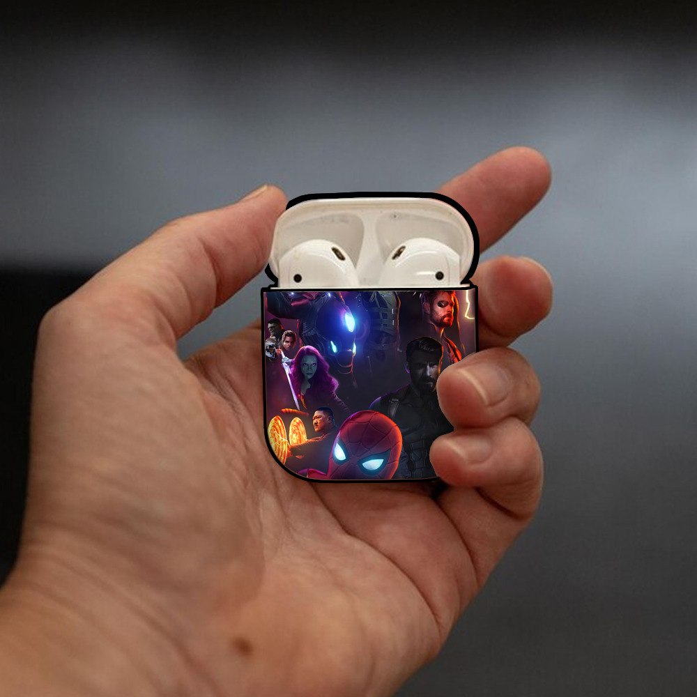 アベンジャーズ The Avengers AirPods 第2世代保護ケース ハードシェル ブラック 耐衝撃・防指紋・カラビナ付き