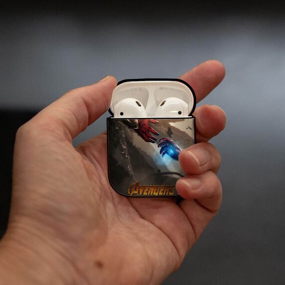 アベンジャーズ The Avengers AirPods 第2世代保護ケース ハードシェル ブラック 耐衝撃・防指紋・カラビナ付き