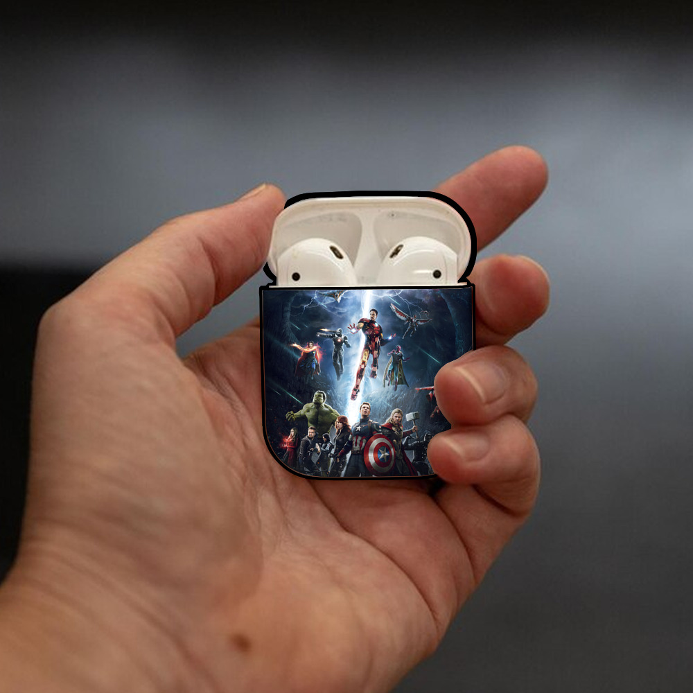 アベンジャーズ The Avengers AirPods 第2世代保護ケース ハードシェル ブラック 耐衝撃・防指紋・カラビナ付き