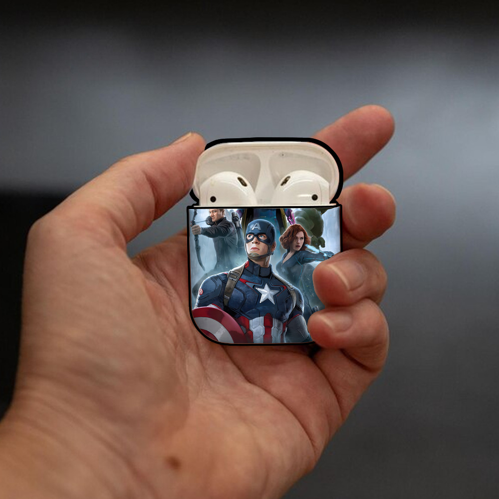 アベンジャーズ The Avengers AirPods 第2世代保護ケース ハードシェル ブラック 耐衝撃・防指紋・カラビナ付き