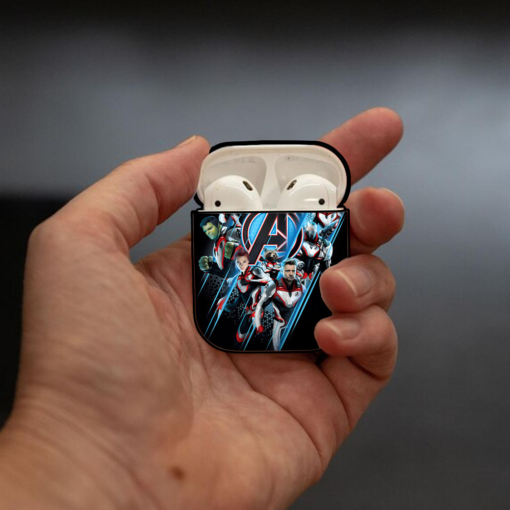 アベンジャーズ The Avengers AirPods 第2世代保護ケース ハードシェル ブラック 耐衝撃・防指紋・カラビナ付き