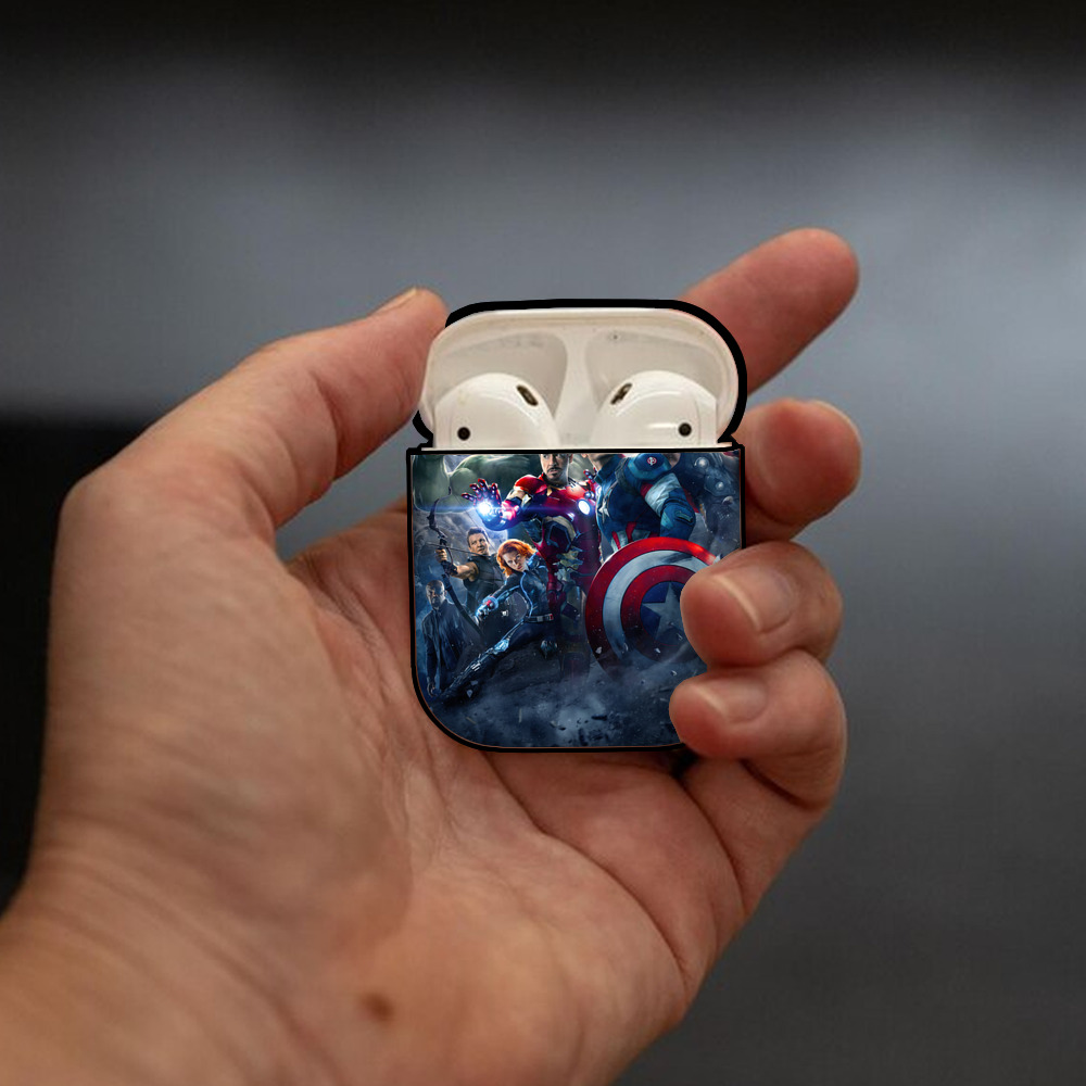 アベンジャーズ The Avengers AirPods 第2世代保護ケース ハードシェル ブラック 耐衝撃・防指紋・カラビナ付き