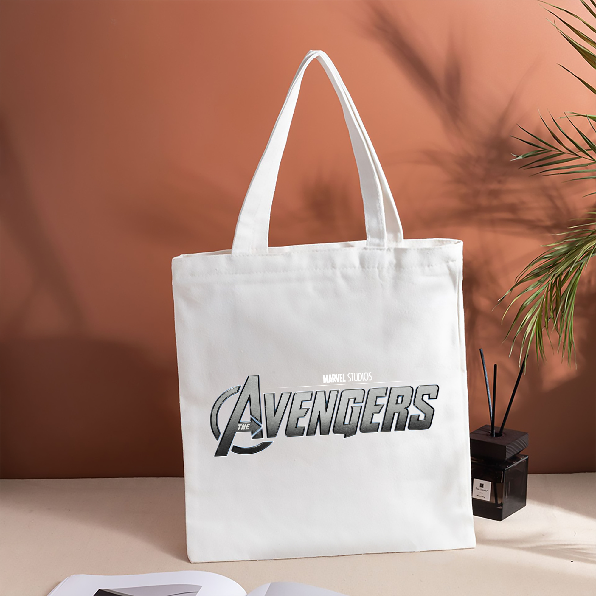 アベンジャーズ The Avengers 縦型キャンバス生地手提げバッグ　トートバッグ