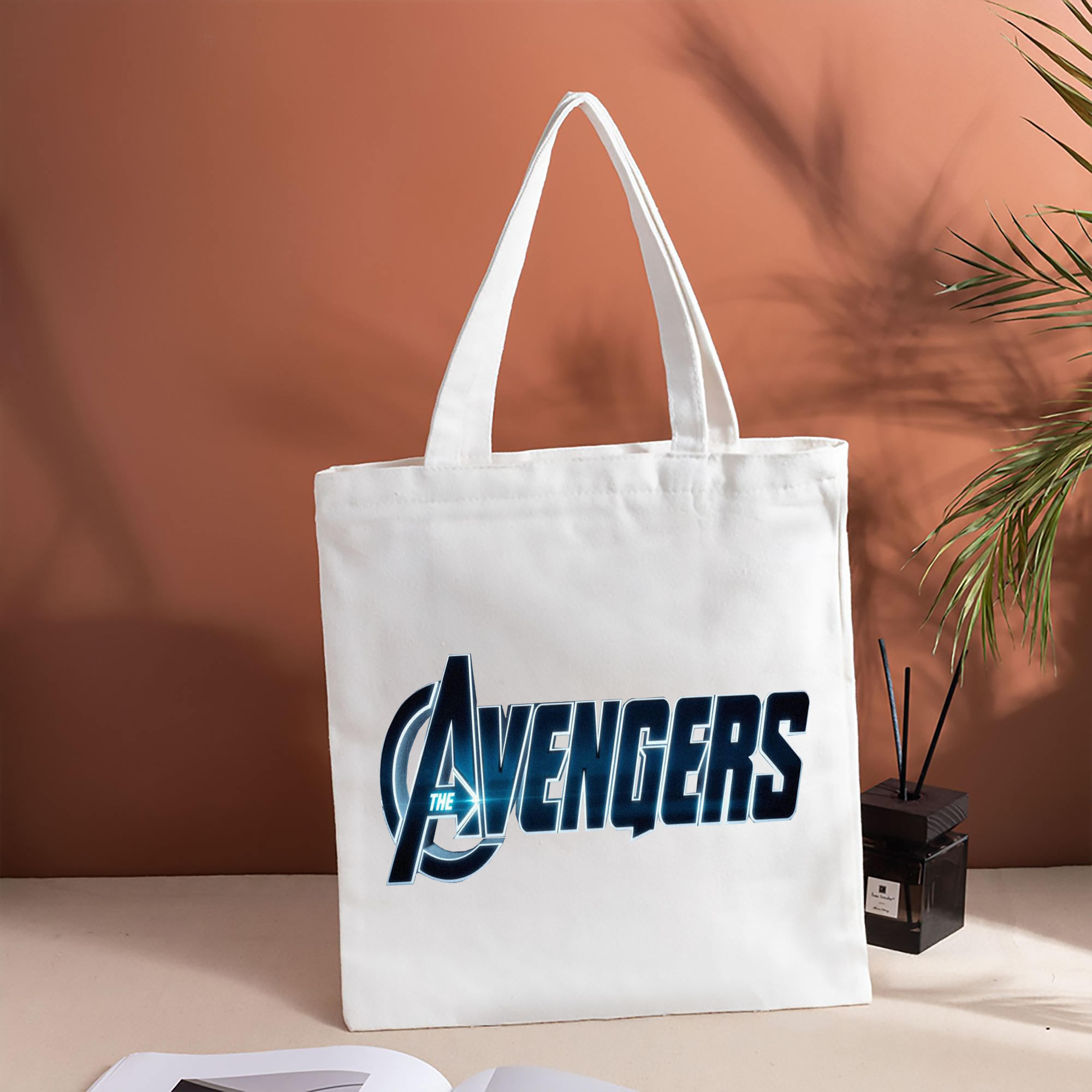 アベンジャーズ The Avengers 縦型キャンバス生地手提げバッグ　トートバッグ
