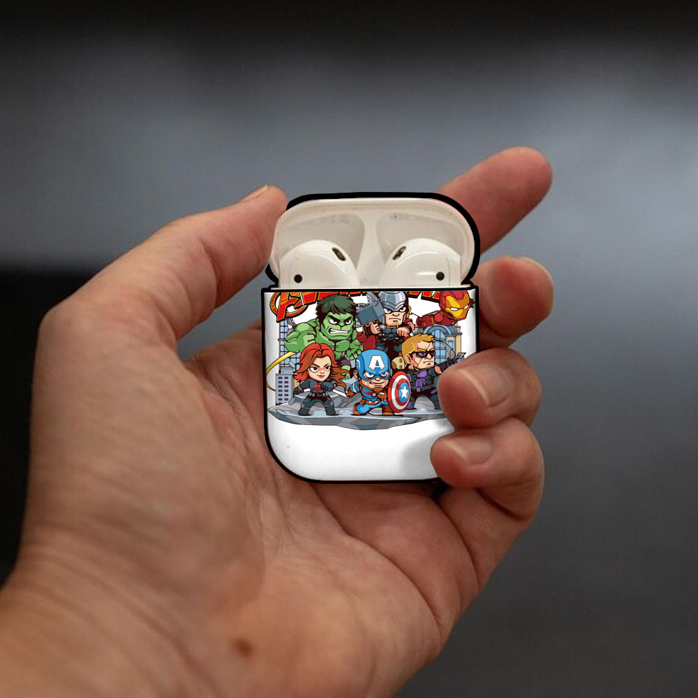 アベンジャーズ The Avengers AirPods 第2世代保護ケース ハードシェル ブラック 耐衝撃・防指紋・カラビナ付き
