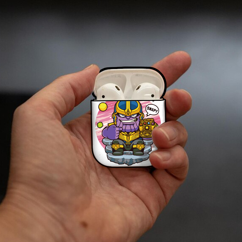 アベンジャーズ The Avengers AirPods 第2世代保護ケース ハードシェル ブラック 耐衝撃・防指紋・カラビナ付き