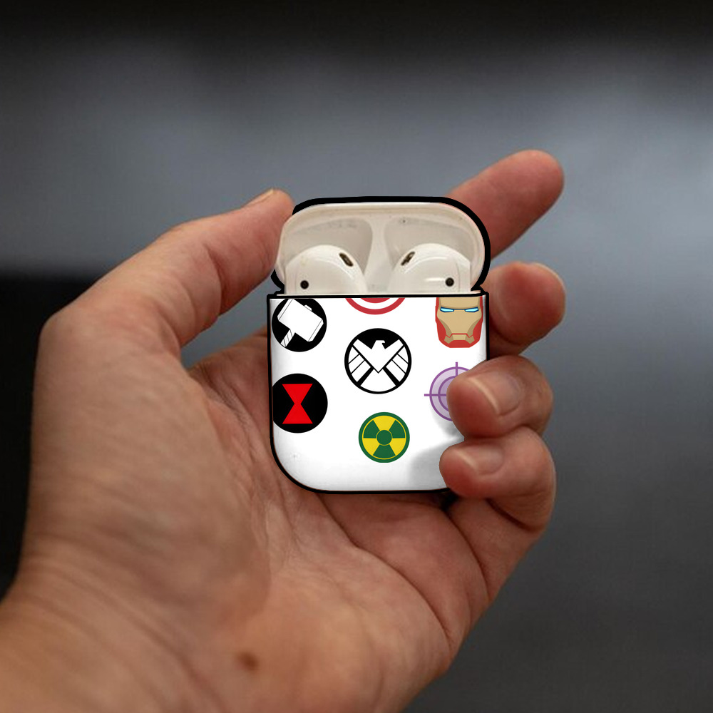アベンジャーズ The Avengers AirPods 第2世代保護ケース ハードシェル ブラック 耐衝撃・防指紋・カラビナ付き