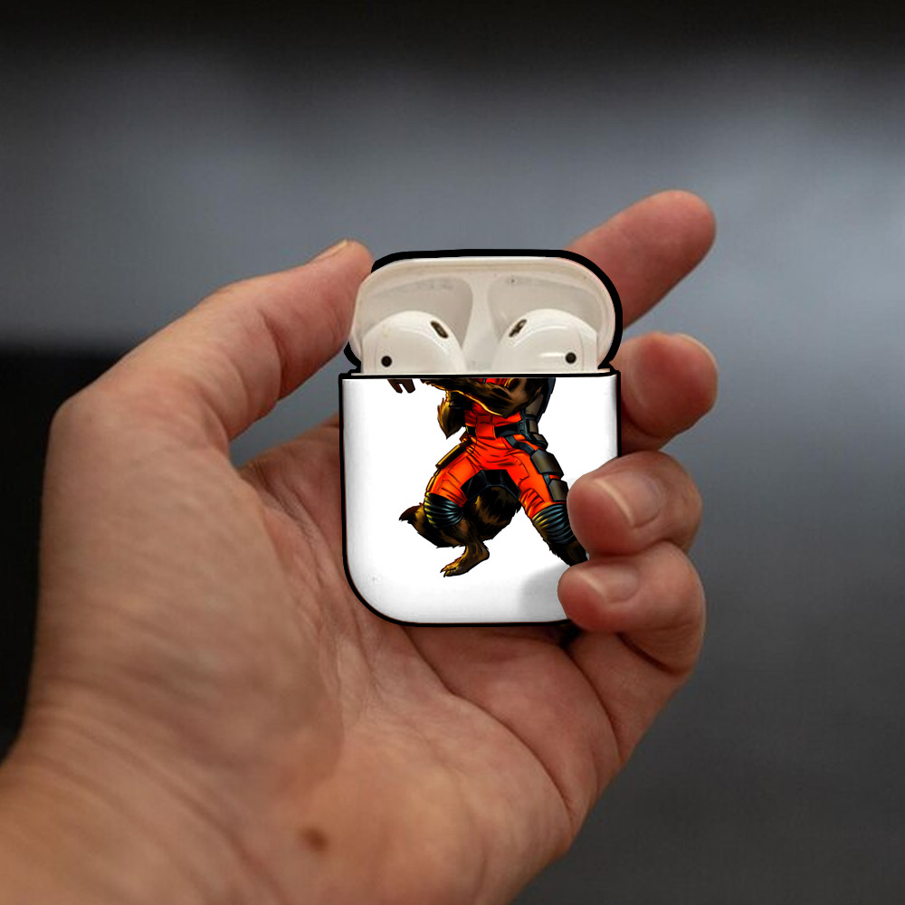 アベンジャーズ The Avengers AirPods 第2世代保護ケース ハードシェル ブラック 耐衝撃・防指紋・カラビナ付き