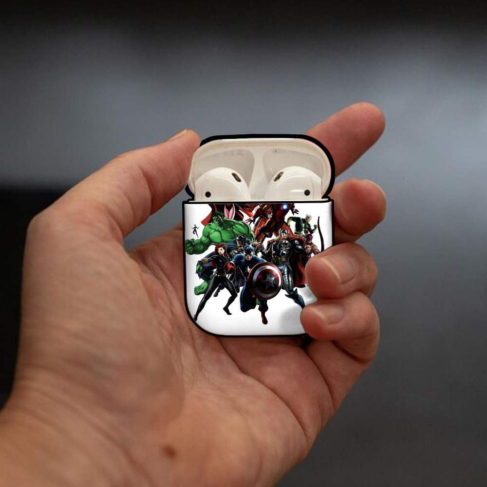 アベンジャーズ The Avengers AirPods 第2世代保護ケース ハードシェル ブラック 耐衝撃・防指紋・カラビナ付き