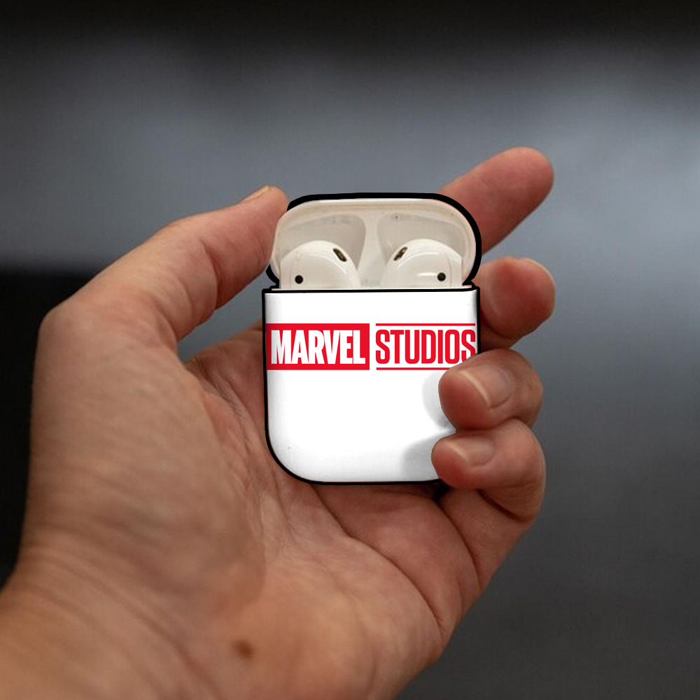 アベンジャーズ The Avengers AirPods 第2世代保護ケース ハードシェル ブラック 耐衝撃・防指紋・カラビナ付き