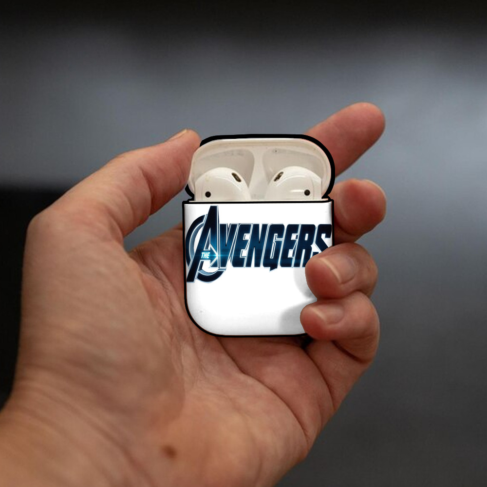 アベンジャーズ The Avengers AirPods 第2世代保護ケース ハードシェル ブラック 耐衝撃・防指紋・カラビナ付き