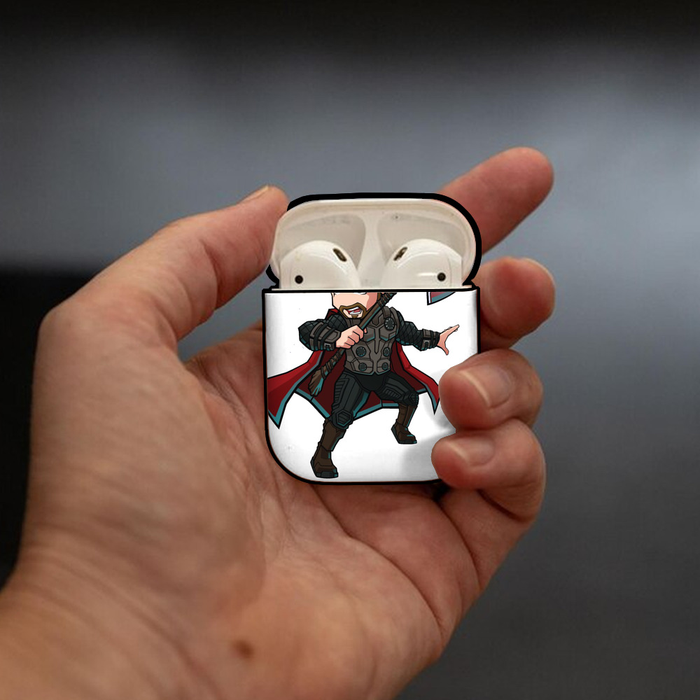 アベンジャーズ The Avengers AirPods 第2世代保護ケース ハードシェル ブラック 耐衝撃・防指紋・カラビナ付き