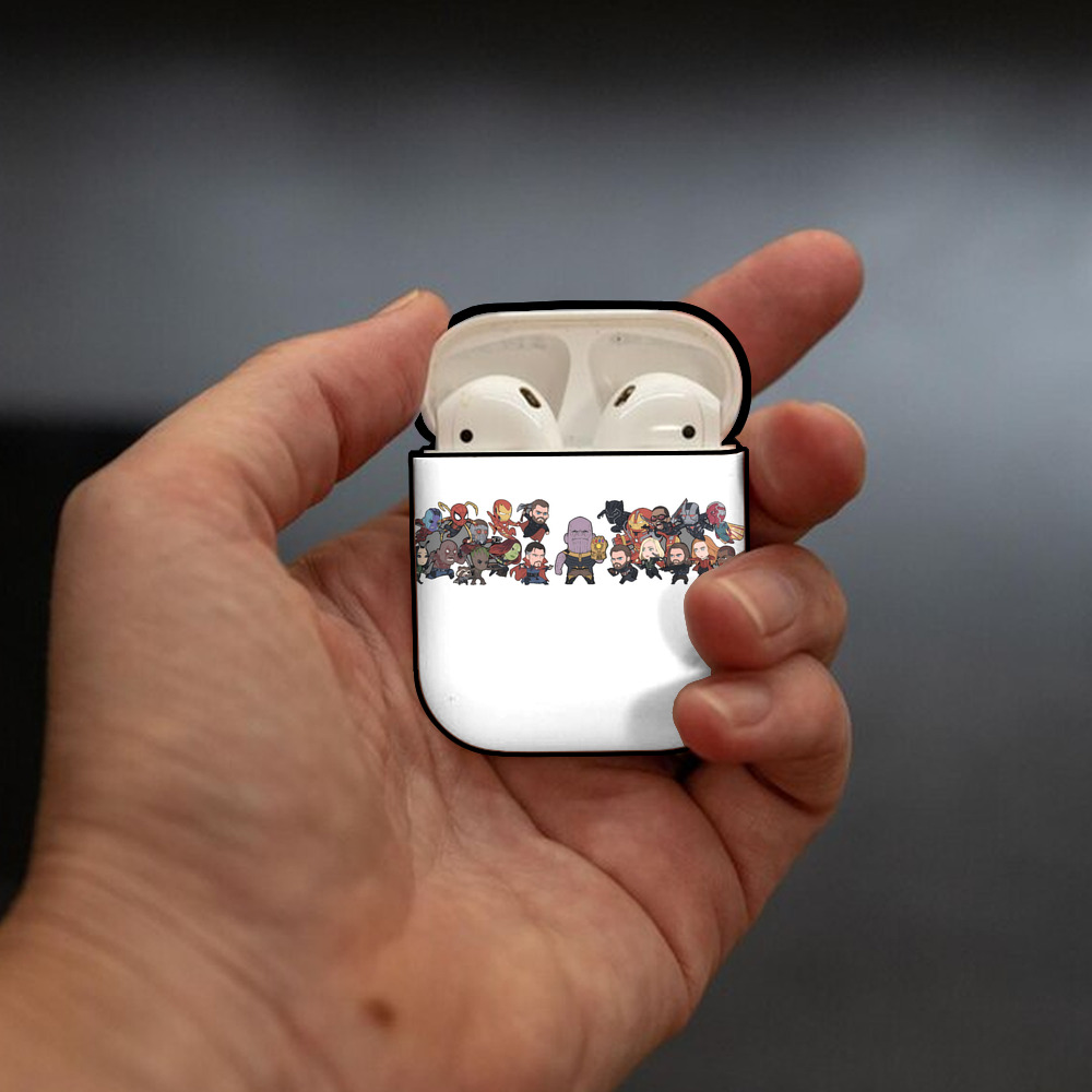 アベンジャーズ The Avengers AirPods 第2世代保護ケース ハードシェル ブラック 耐衝撃・防指紋・カラビナ付き